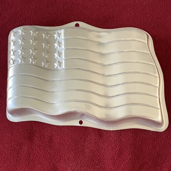 Wilton Stars and Stripes Cake Pan NWT - Picture 3 of 7